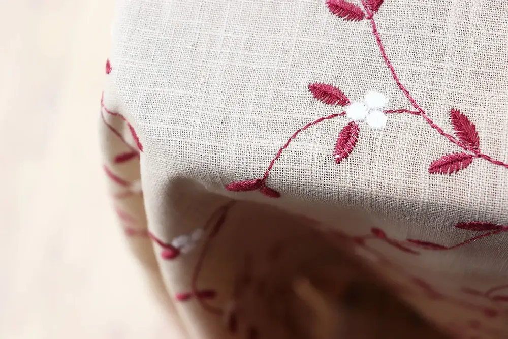 Table linen - Embroidered Linen Napkin | VISCHIO Bordeaux - GIARDINO SEGRETO
