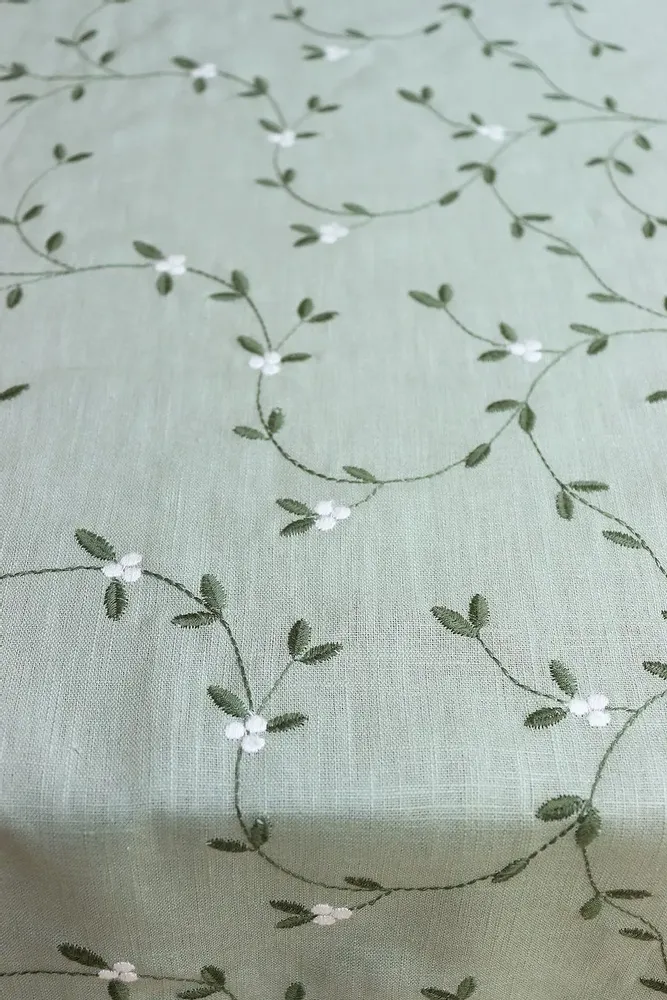 Table linen - Embroidered Linen Placemat | VISCHIO Green - GIARDINO SEGRETO