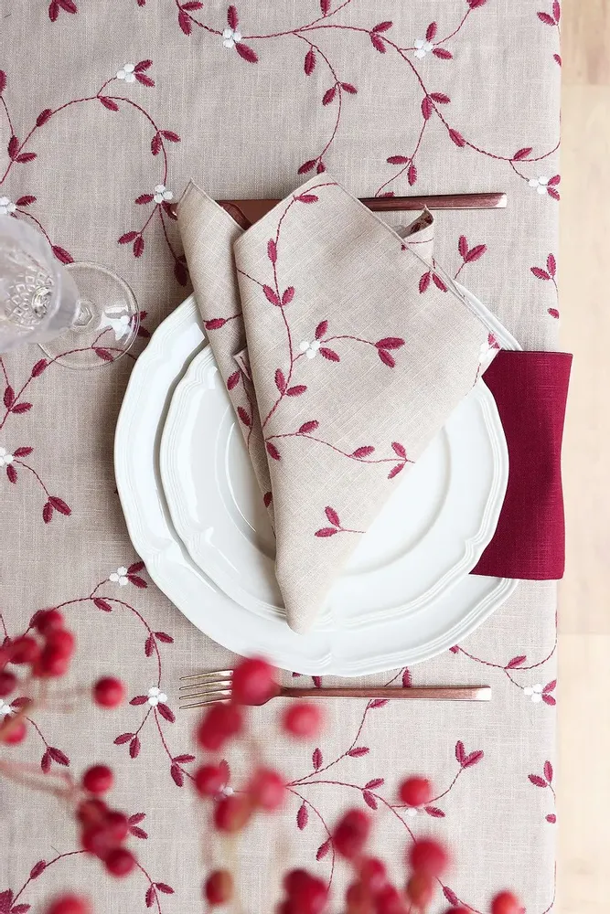 Table linen - Embroidered Linen Placemat | VISCHIO Bordeaux - GIARDINO SEGRETO