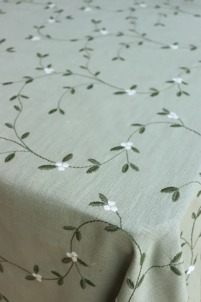 Table linen - Embroidered Linen Tablecloth | VISCHIO Green - GIARDINO SEGRETO