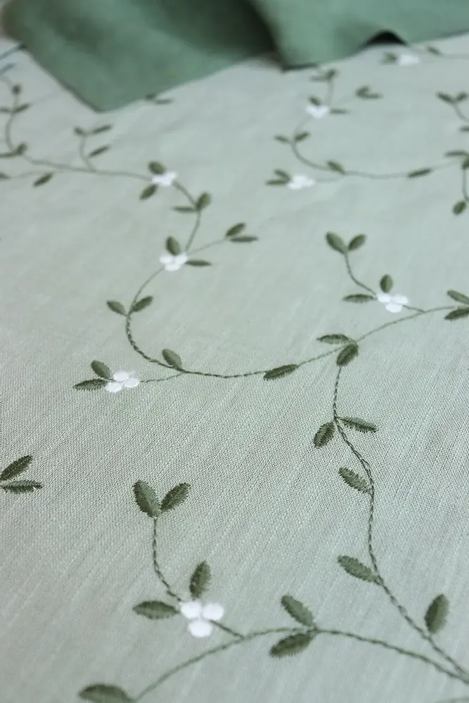 Table linen - Embroidered Linen Tablecloth | VISCHIO Green - GIARDINO SEGRETO