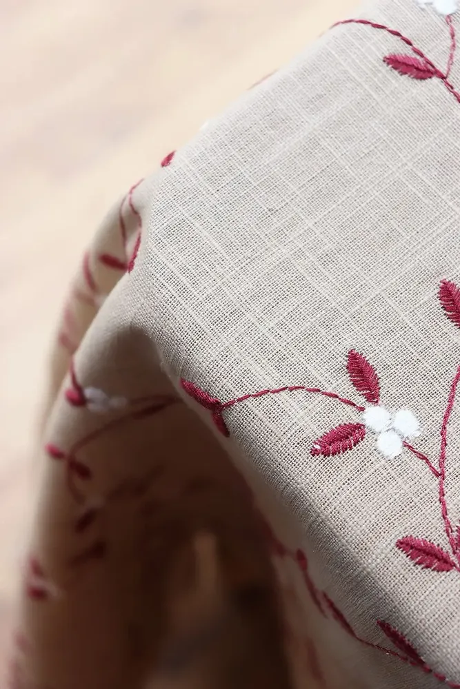 Table linen - Embroidered Linen Tablecloth | VISCHIO Bordeaux - GIARDINO SEGRETO