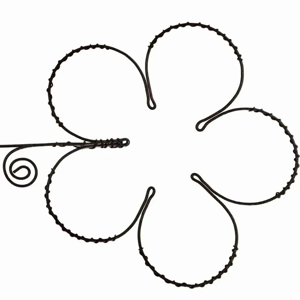 Other wall decoration - Daisy Flower - "Namaste" - Wire Wall Decoration - BIJOUX DE MUR