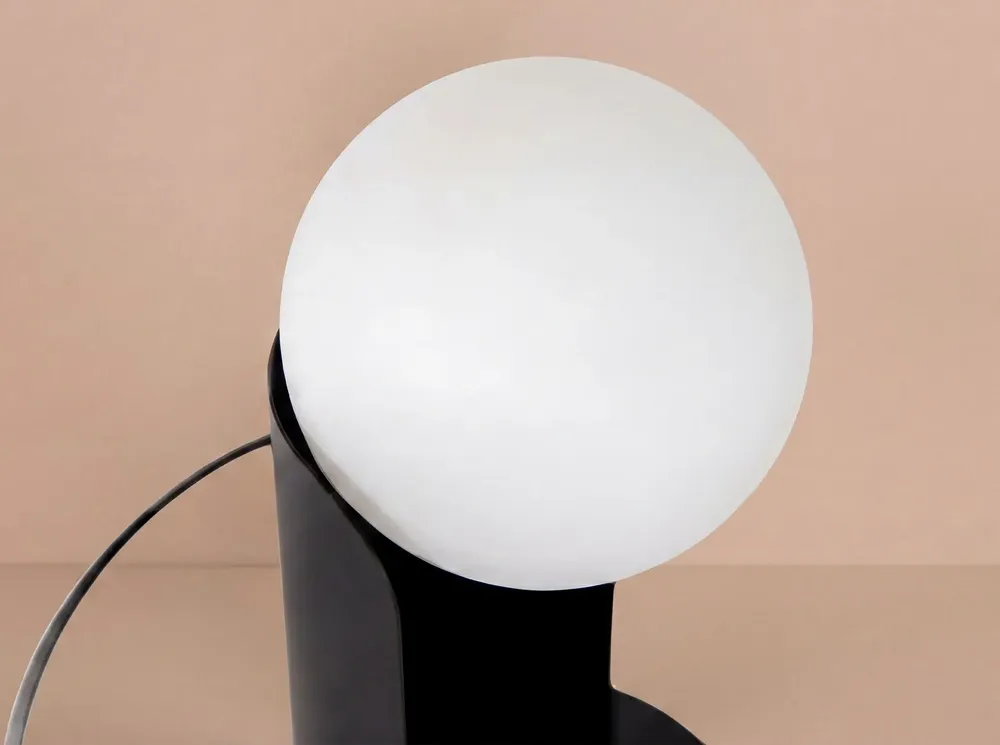 Table lamps - White glass and black steel table lamp with porcelain marble base - ANGEL CERDÁ
