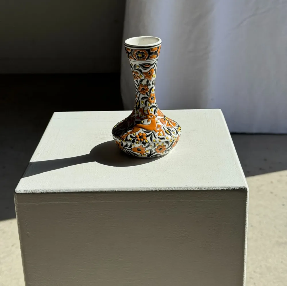 Objets de décoration - Petit vase soliflore blanc à décor floral et animalier orange H14 L9 - OFFICE OBJETS