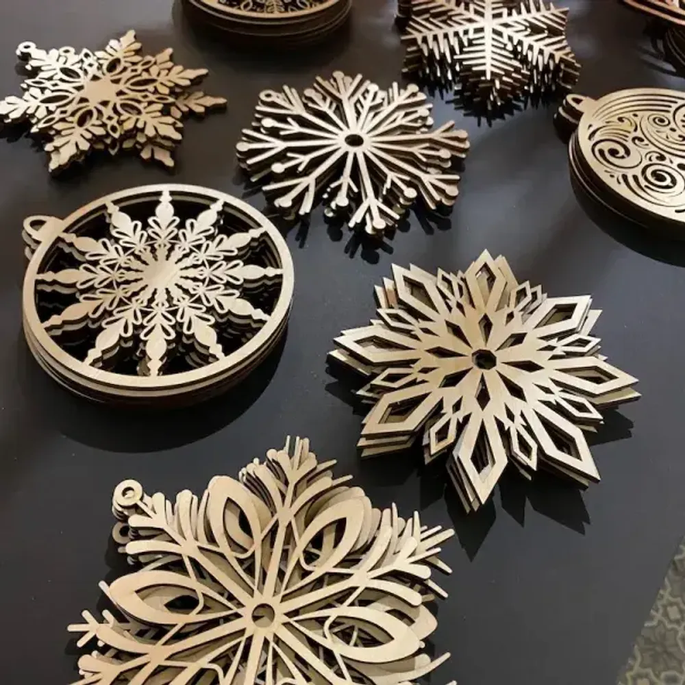 Christmas garlands and baubles - Christmas baubles - Wood lace collection - 9 pieces - LA COUR DU JUCH