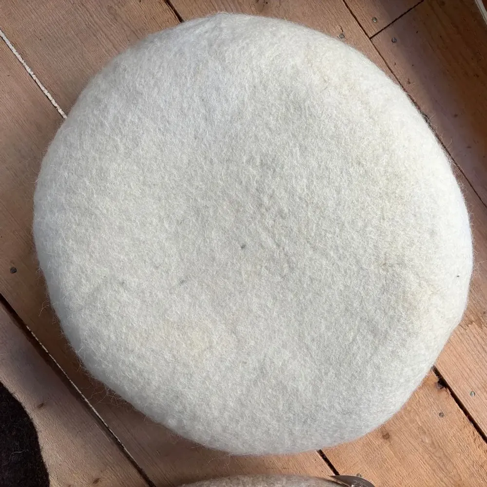 Design textile et surface - coussin - 100% Laine - Piece Unique - LUDIVINE GERARDIN