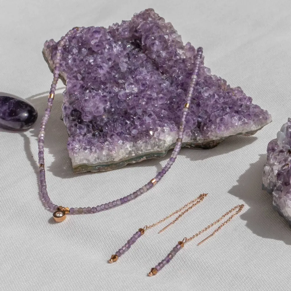 Cadeaux - Collier, bracelet et boucles d'oreilles Lumia en pierres Améthyste - SLOYA