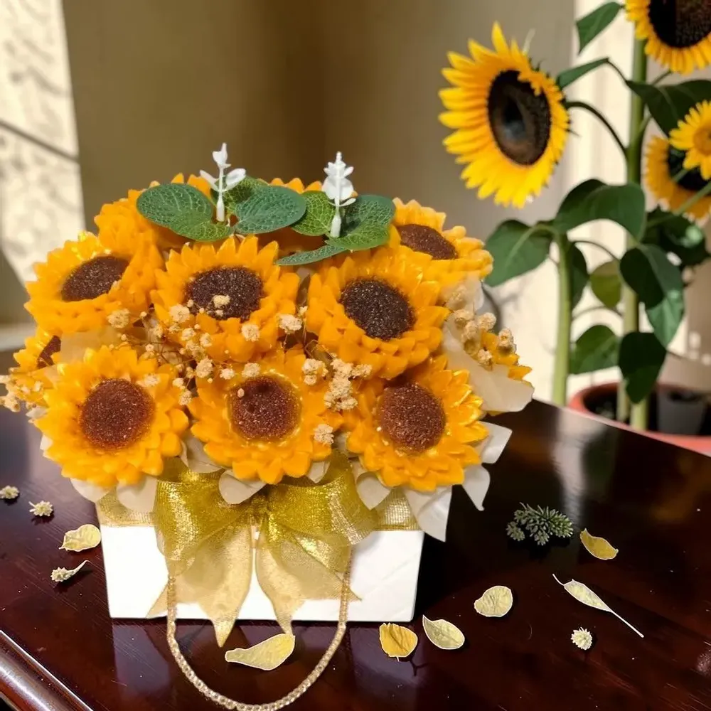 Décorations florales - Bouquet de bougies parfumées au tournesol - WIRAWIRI