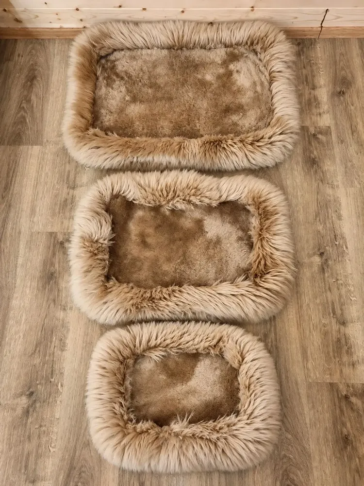 Objets de décoration - Lit Mérinos en peau de mouton pour chiens et chats — B2B - PROVELLUS SHEEPSKIN PRODUCER