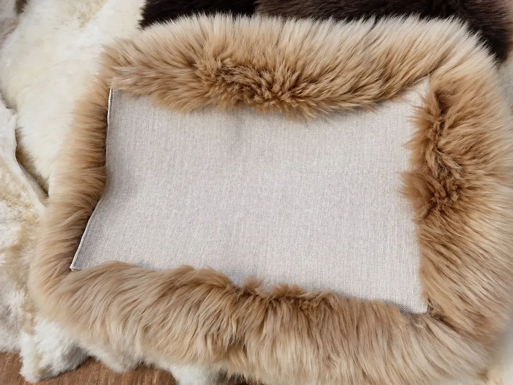 Objets de décoration - Lit Mérinos en peau de mouton pour chiens et chats — B2B - PROVELLUS SHEEPSKIN PRODUCER