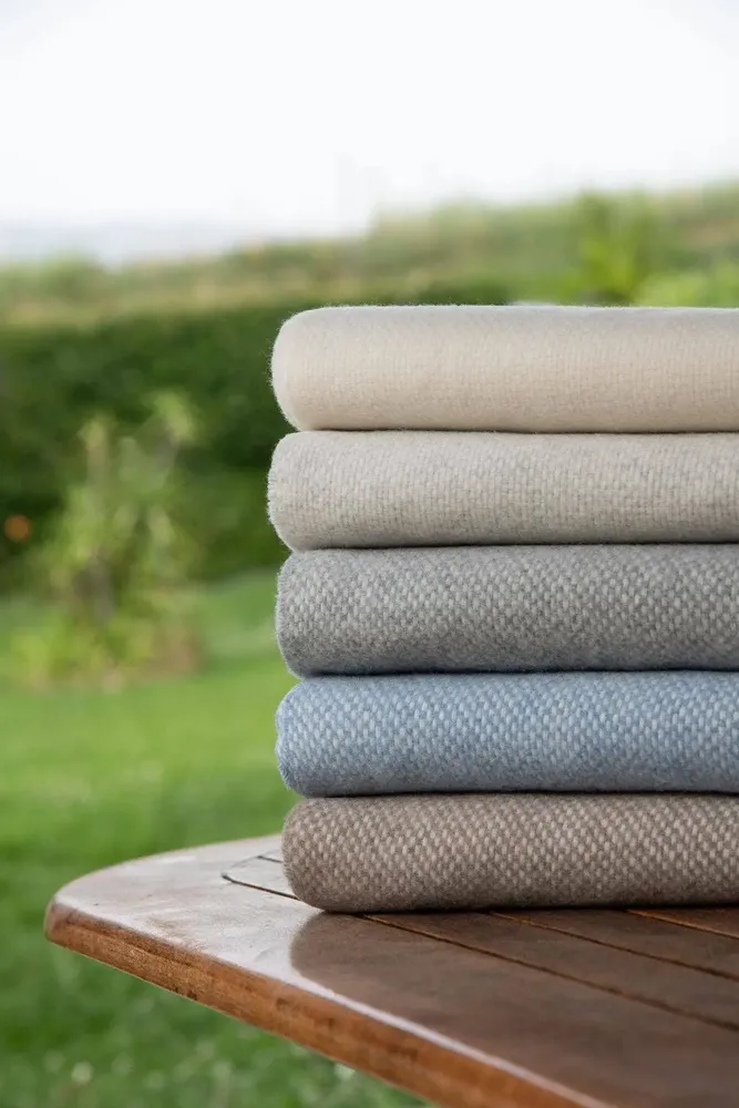 Fabrics - Dream recycled wool and cashmere throw - SOFIA TOSCANO