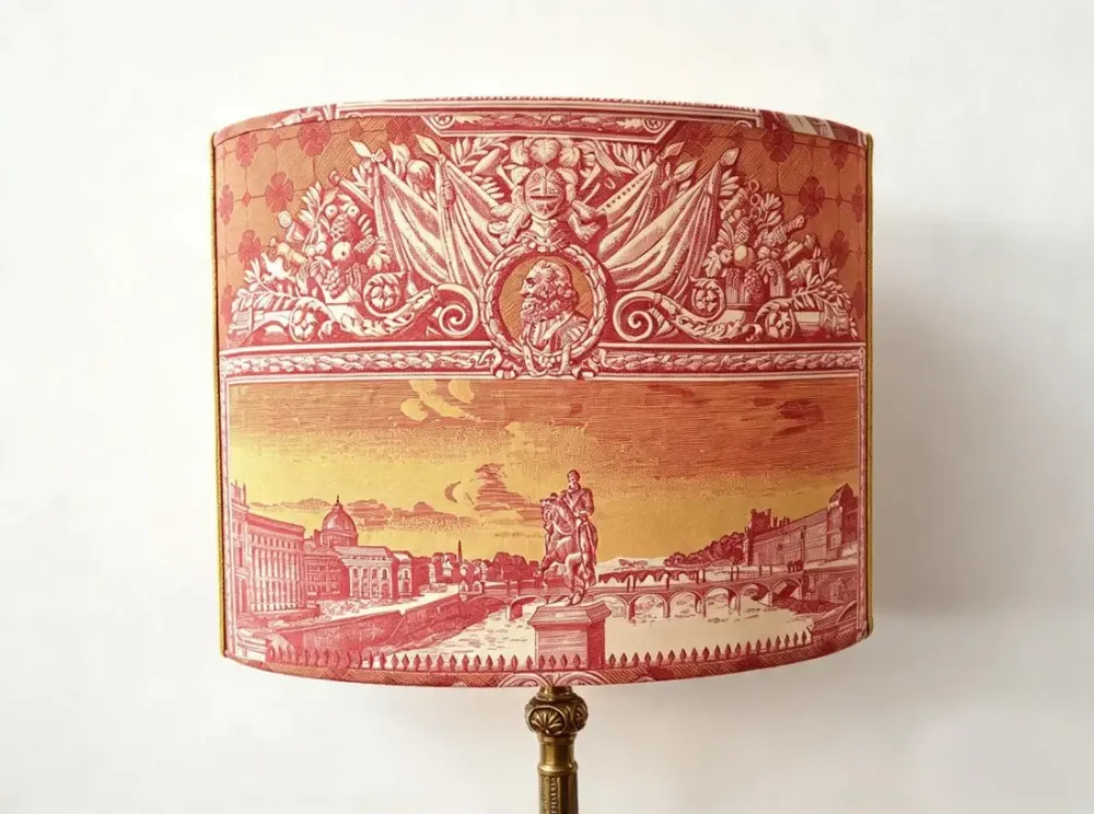 Lampes de table - Abat-jours toile de Jouy motif "Monuments de Paris" - CHATEAU TALES