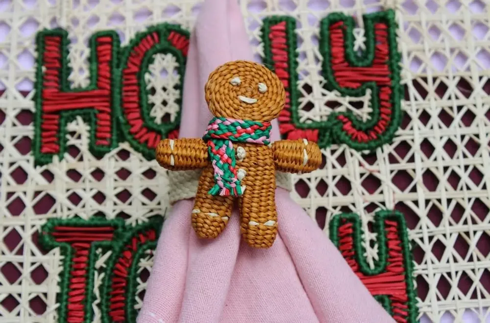 Platter and bowls - Gingerbread Man Napkin Ring - CORO CORA