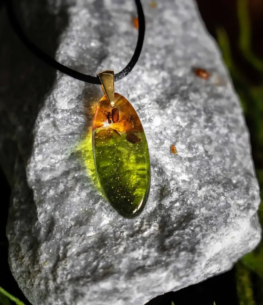 Jewelry - Baltic Amber & Resin Pendant – Drop, 39x16x6 mm – Emerald Reverie - GLASS4CANDLES