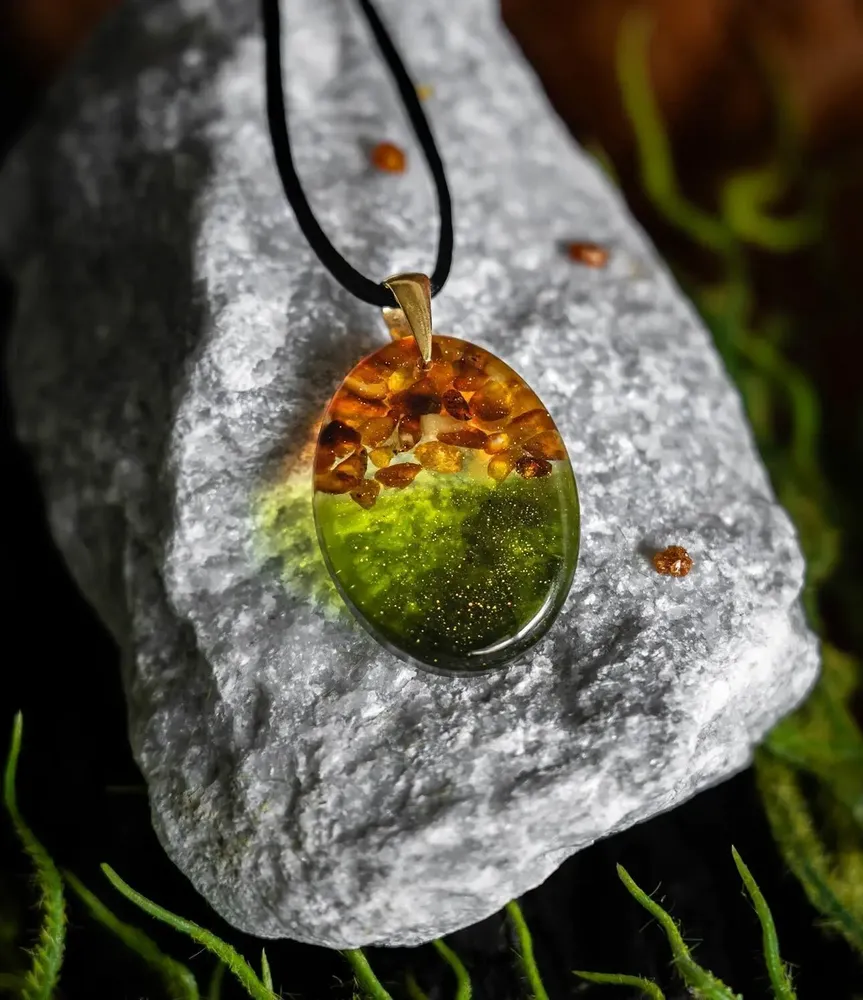 Jewelry - Baltic Amber & Resin Pendant – Oval, 37x28x6 mm – Emerald Reverie - GLASS4CANDLES