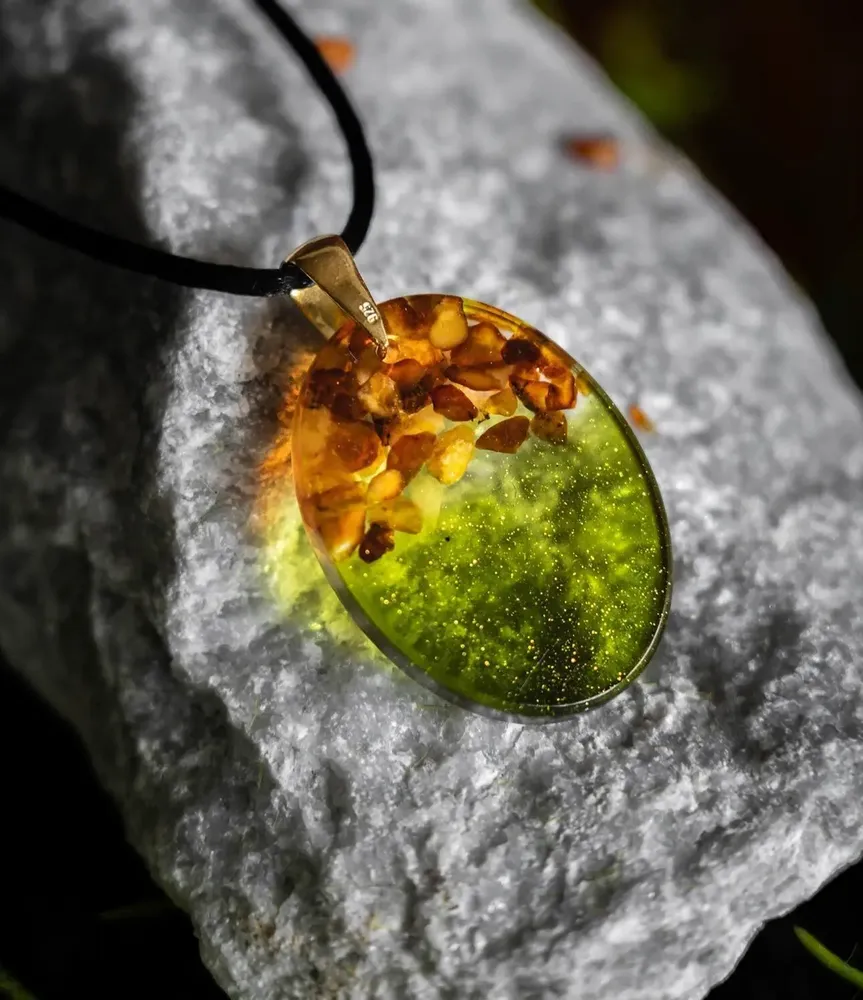 Jewelry - Baltic Amber & Resin Pendant – Oval, 37x28x6 mm – Emerald Reverie - GLASS4CANDLES