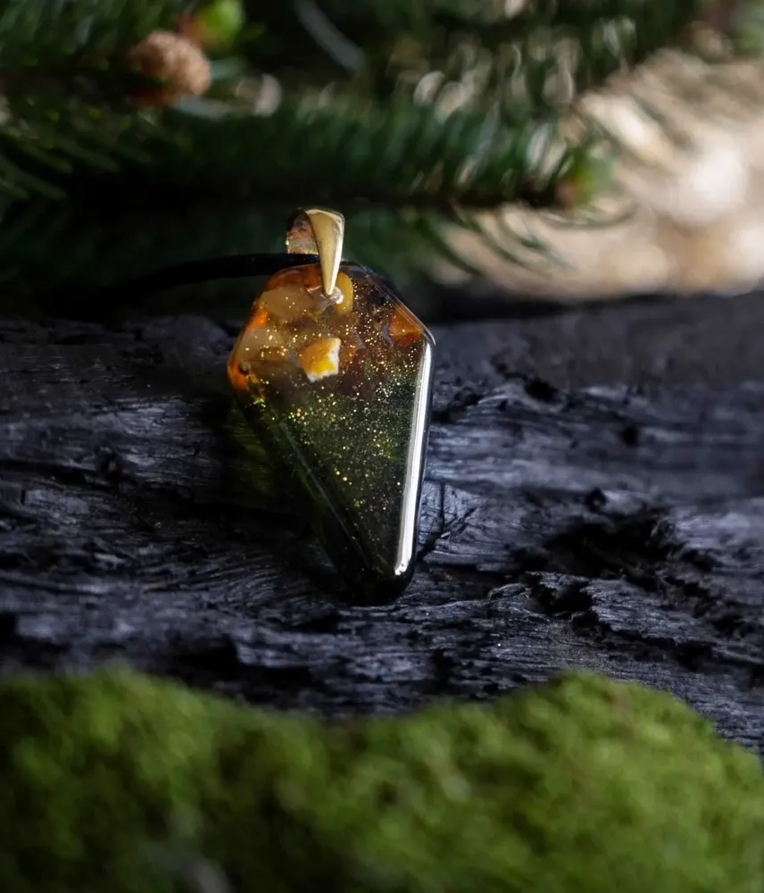 Jewelry - Baltic Amber & Resin Pendant – Shield, 39x24x6 mm – Emerald Reverie - GLASS4CANDLES