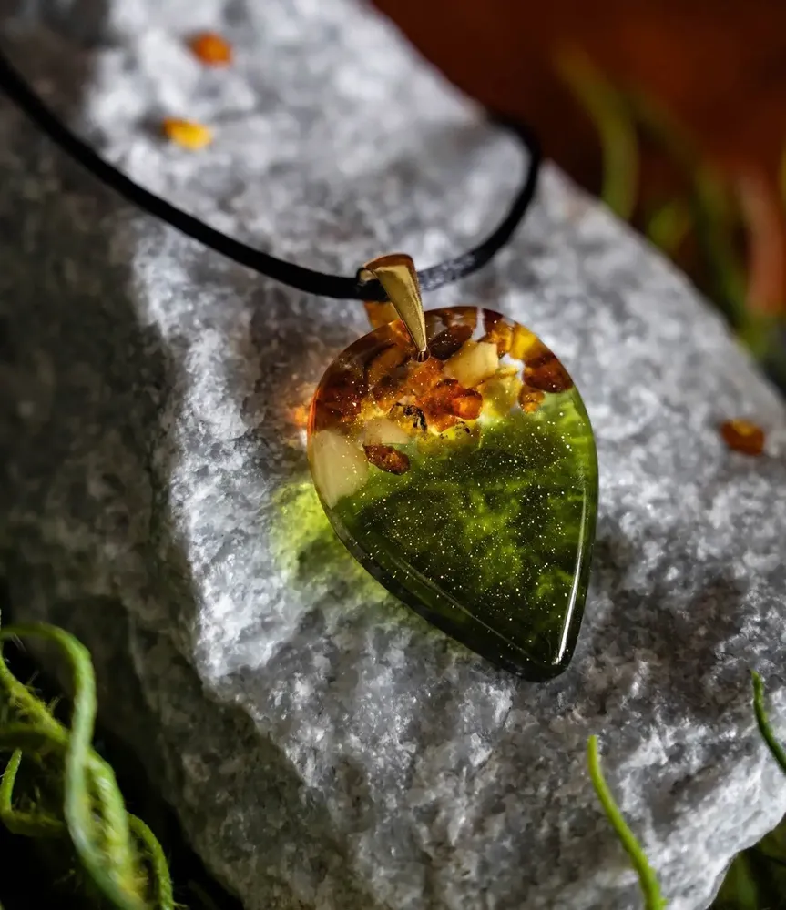 Jewelry - Baltic Amber & Resin Pendant – Drop, 37x26x6 mm – Emerald Reverie - GLASS4CANDLES