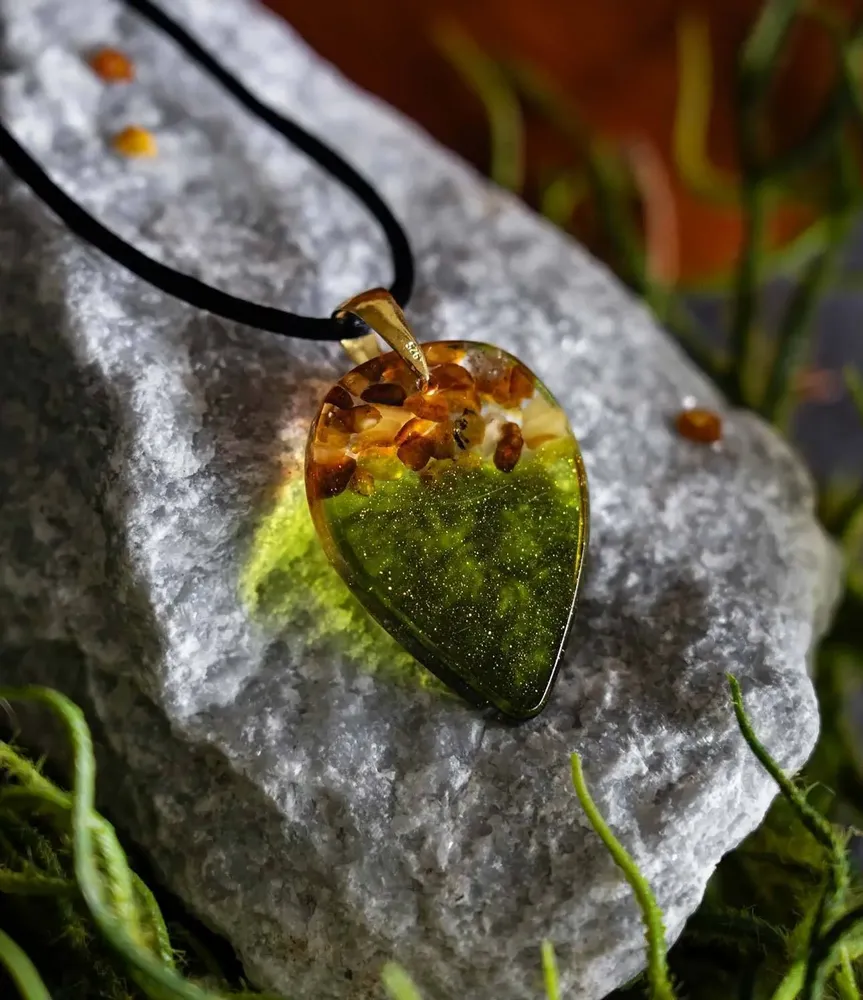 Jewelry - Baltic Amber & Resin Pendant – Drop, 37x26x6 mm – Emerald Reverie - GLASS4CANDLES