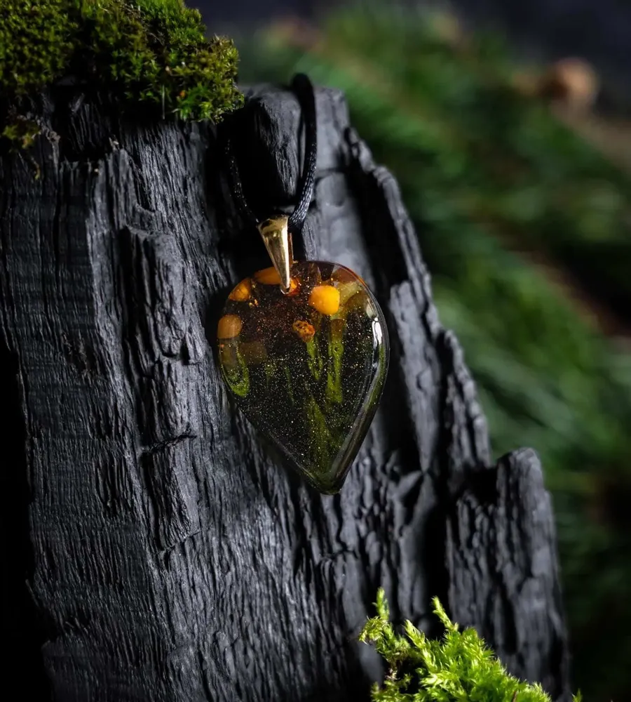 Jewelry - Baltic Amber & Resin Pendant – Drop, 37x26x6 mm – Emerald Reverie - GLASS4CANDLES