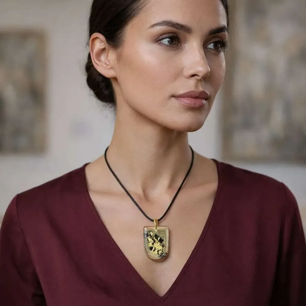 Bijoux - Pendentif en chêne noir et feuille dorée – Chronique Ancienne - GLASS4CANDLES