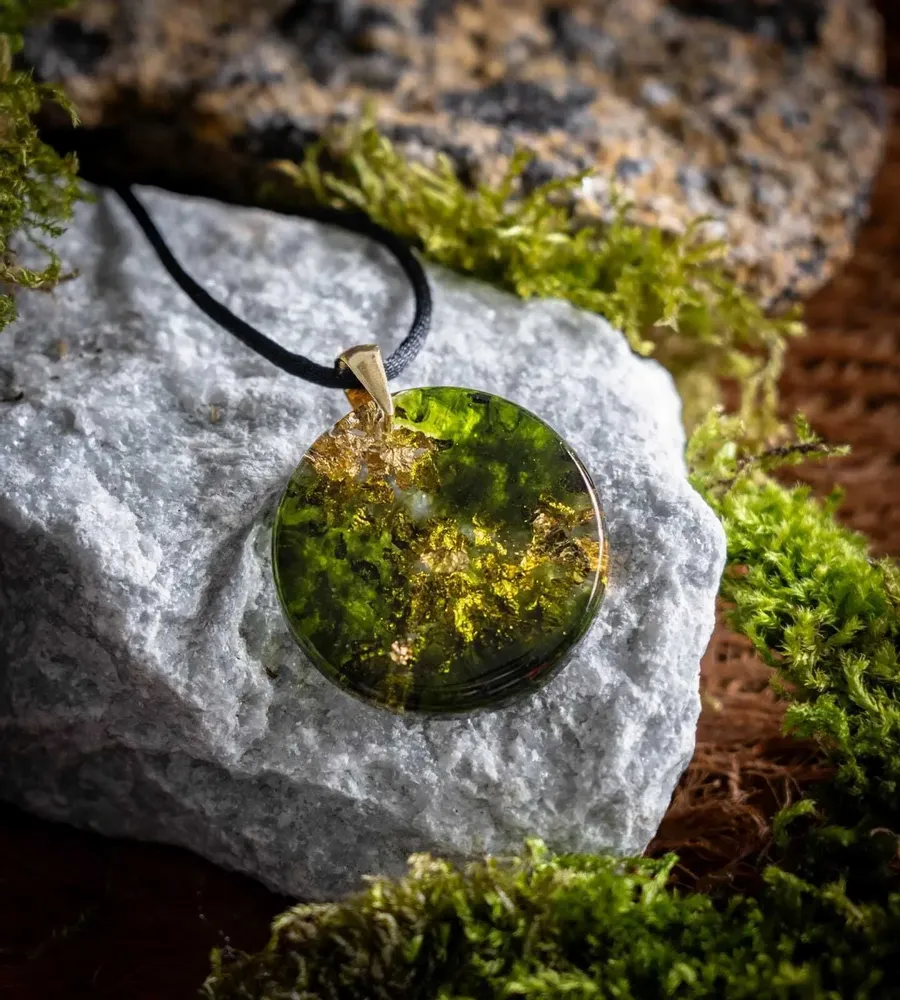 Jewelry - Resin & Gold-Tone Leaf Pendant – Round – Golden Reflections - GLASS4CANDLES