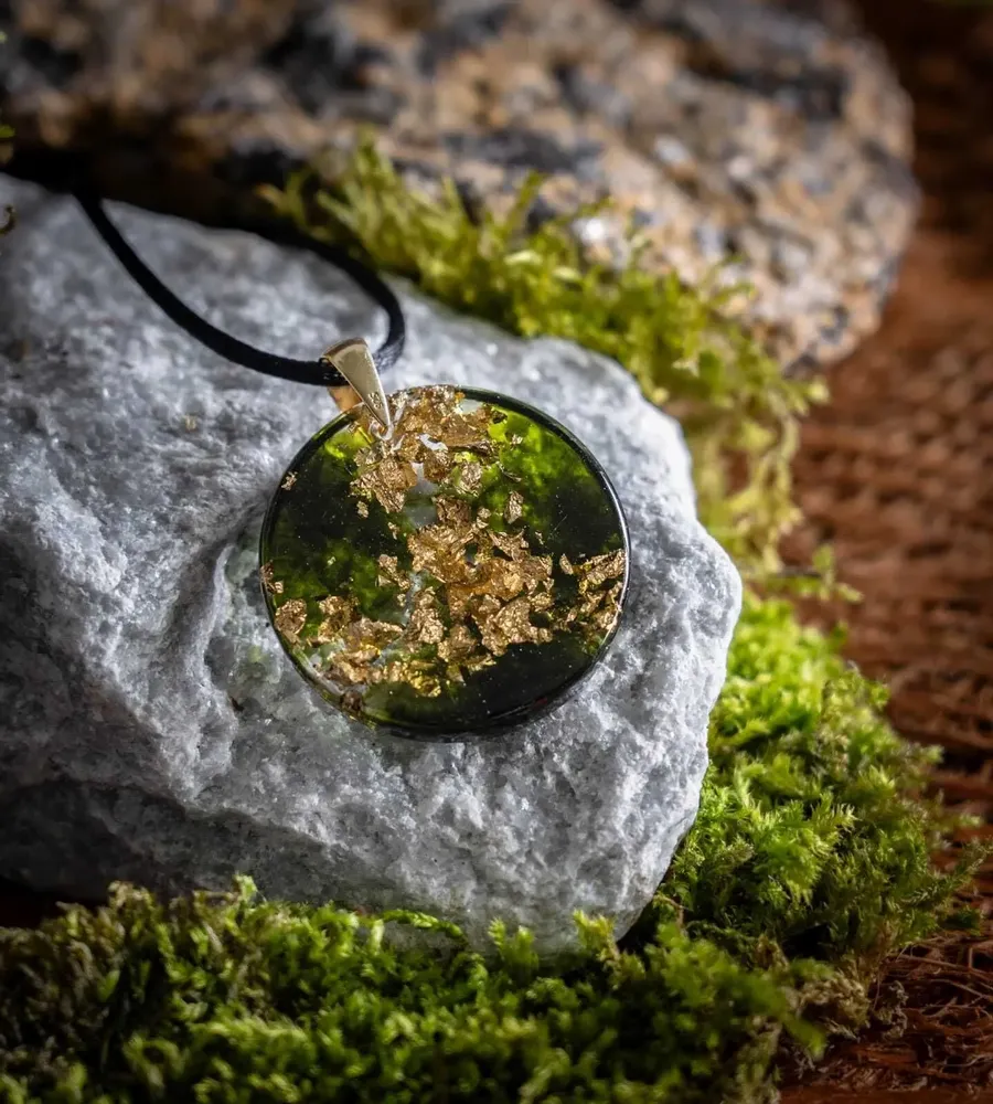Jewelry - Resin & Gold-Tone Leaf Pendant – Round – Golden Reflections - GLASS4CANDLES