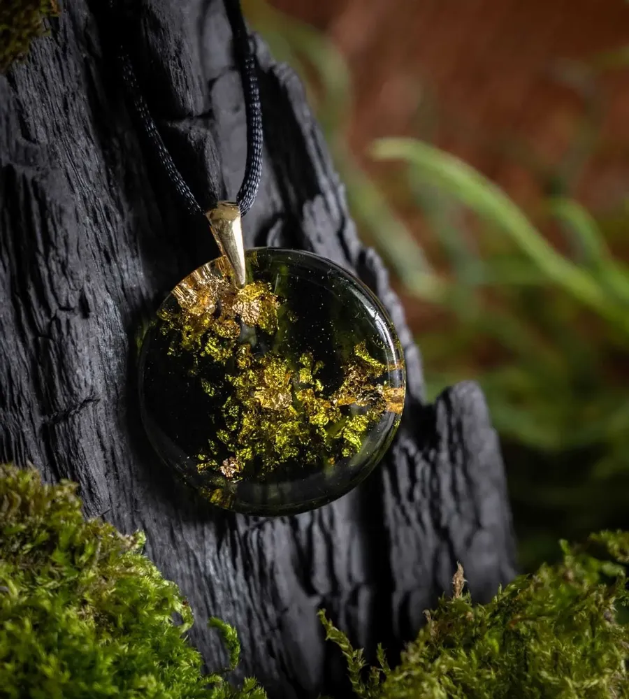 Jewelry - Resin & Gold-Tone Leaf Pendant – Round – Golden Reflections - GLASS4CANDLES
