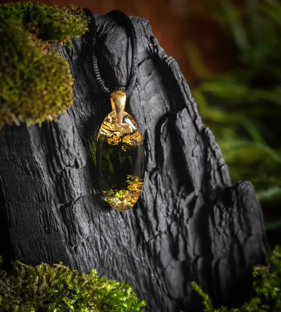 Jewelry - Resin & Gold-Tone Leaf Pendant – Drop, 39x16x6 mm – Golden Reflections - GLASS4CANDLES