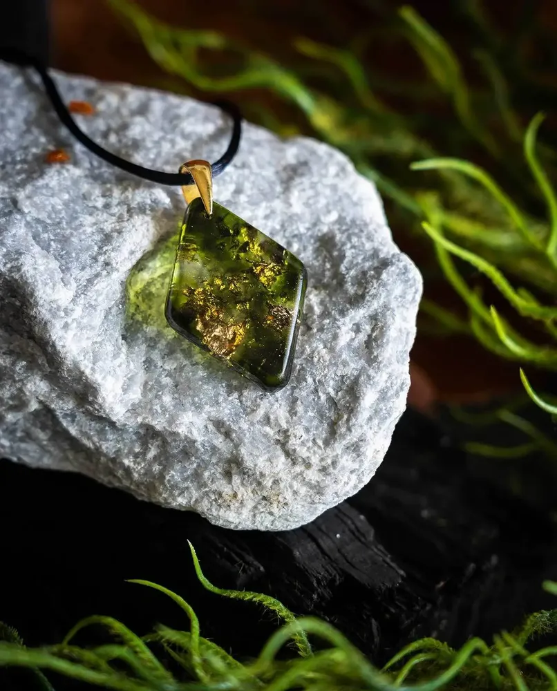 Jewelry - Resin & Gold-Tone Leaf Pendant – Diamond – Golden Reflections - GLASS4CANDLES