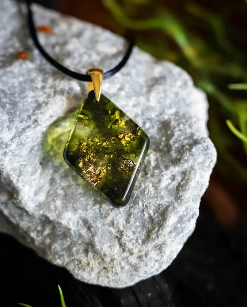 Jewelry - Resin & Gold-Tone Leaf Pendant – Diamond – Golden Reflections - GLASS4CANDLES