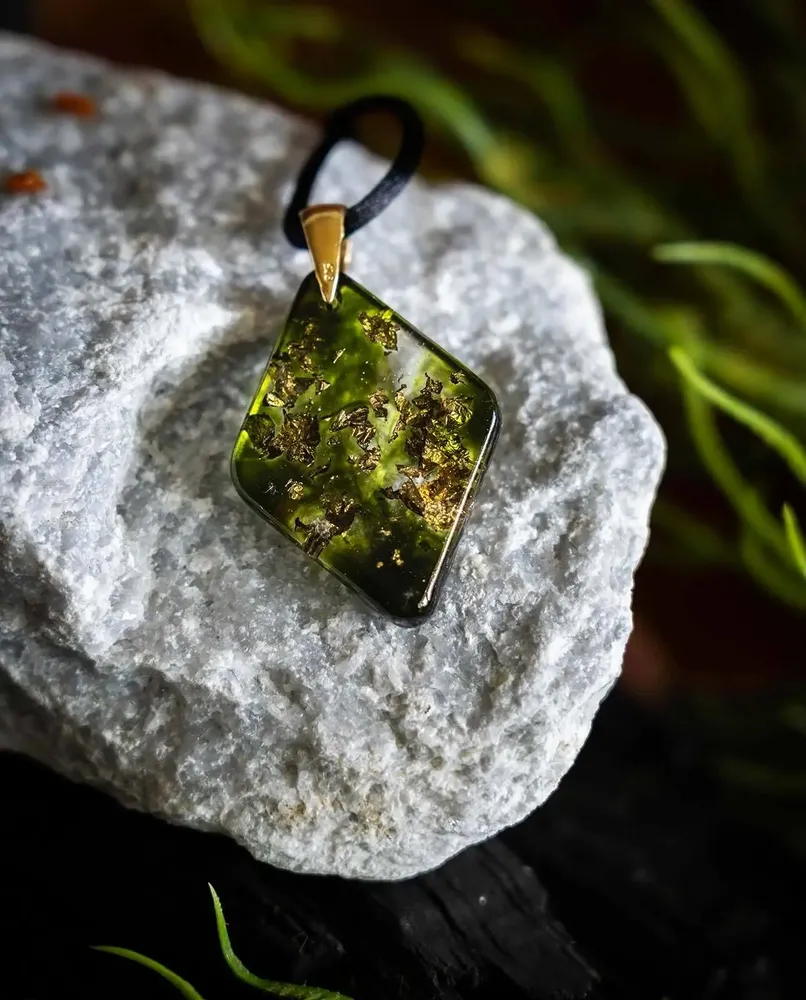 Jewelry - Resin & Gold-Tone Leaf Pendant – Diamond – Golden Reflections - GLASS4CANDLES