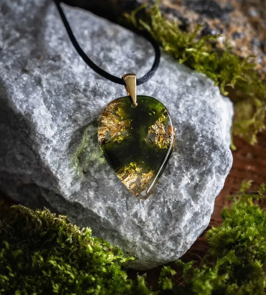 Jewelry - Resin & Gold-Tone Leaf Pendant – Drop, 37x26x6 mm – Golden Reflections - GLASS4CANDLES