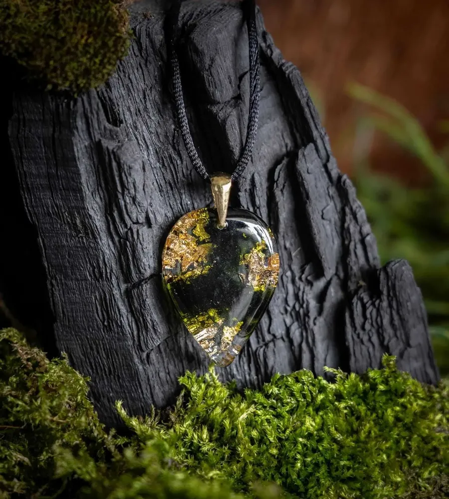 Jewelry - Resin & Gold-Tone Leaf Pendant – Drop, 37x26x6 mm – Golden Reflections - GLASS4CANDLES