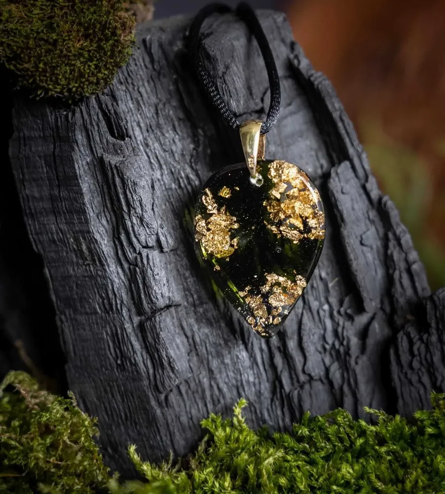 Jewelry - Resin & Gold-Tone Leaf Pendant – Drop, 37x26x6 mm – Golden Reflections - GLASS4CANDLES