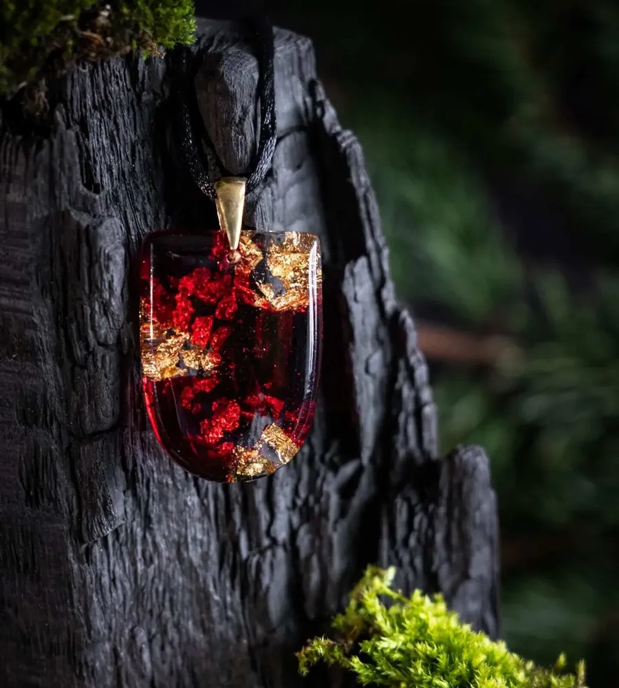 Jewelry - Resin & Gold-Tone Leaf Pendant – Shield, 37x26x6 mm – Golden Aura - GLASS4CANDLES
