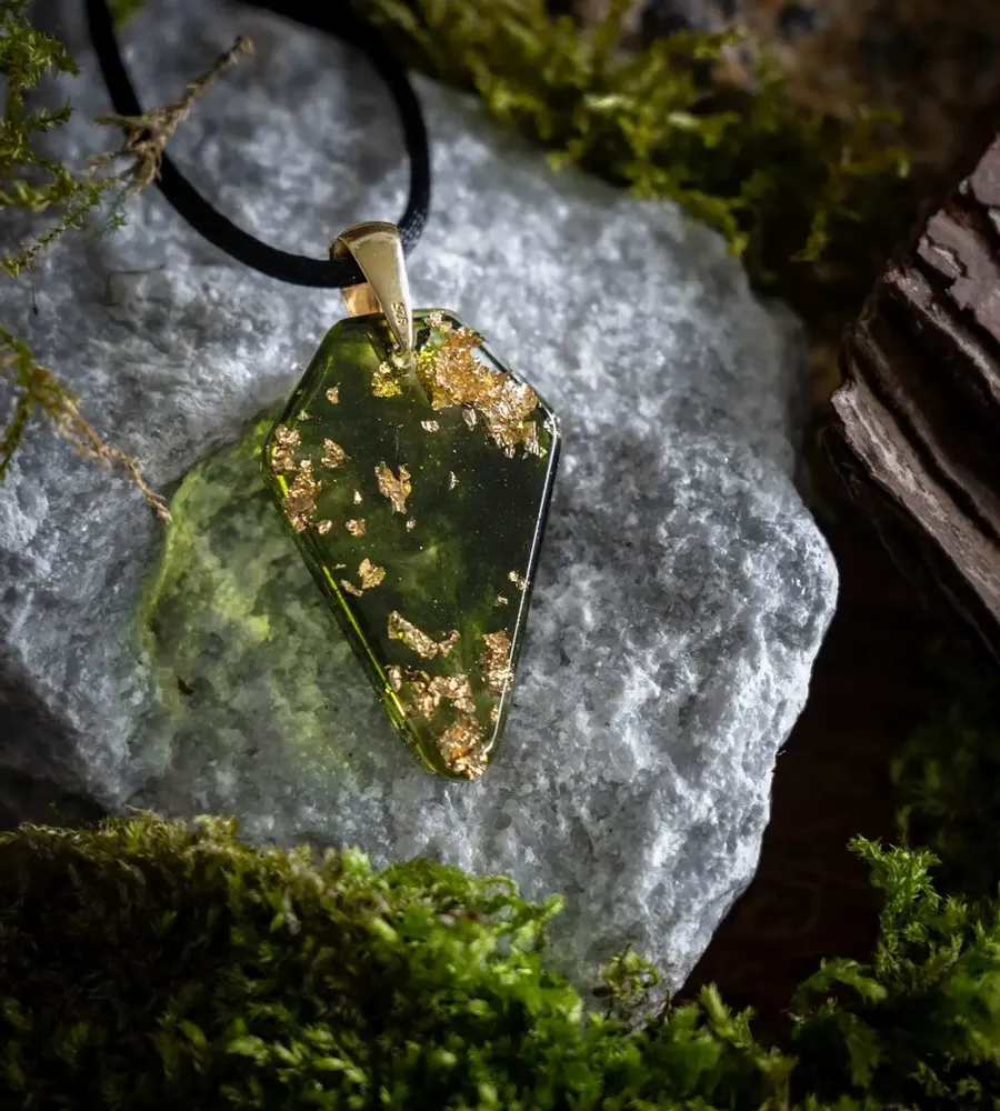 Jewelry - Resin & Gold-Tone Leaf Pendant, 39x24x6 mm – Golden Reflections - GLASS4CANDLES