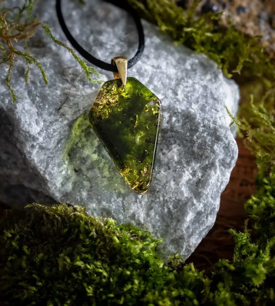 Jewelry - Resin & Gold-Tone Leaf Pendant, 39x24x6 mm – Golden Reflections - GLASS4CANDLES