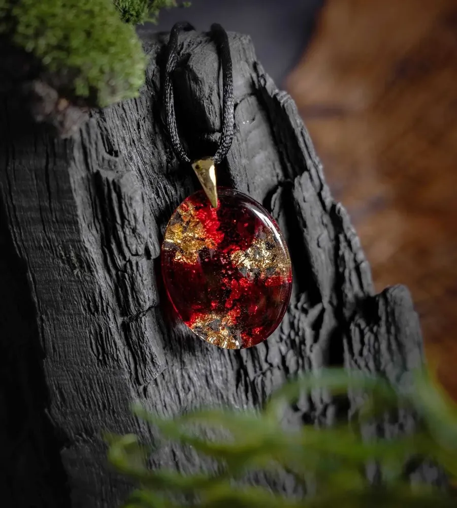 Jewelry - Resin & Gold-Tone Leaf Pendant – Oval, 37x28x6 mm – Dark Meridian - GLASS4CANDLES