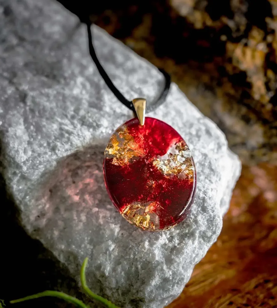 Jewelry - Resin & Gold-Tone Leaf Pendant – Oval, 37x28x6 mm – Dark Meridian - GLASS4CANDLES