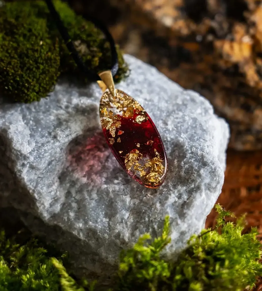 Jewelry - Resin & Gold-Tone Leaf Pendant – Drop, 39x16x6 mm – Red Stardust - GLASS4CANDLES