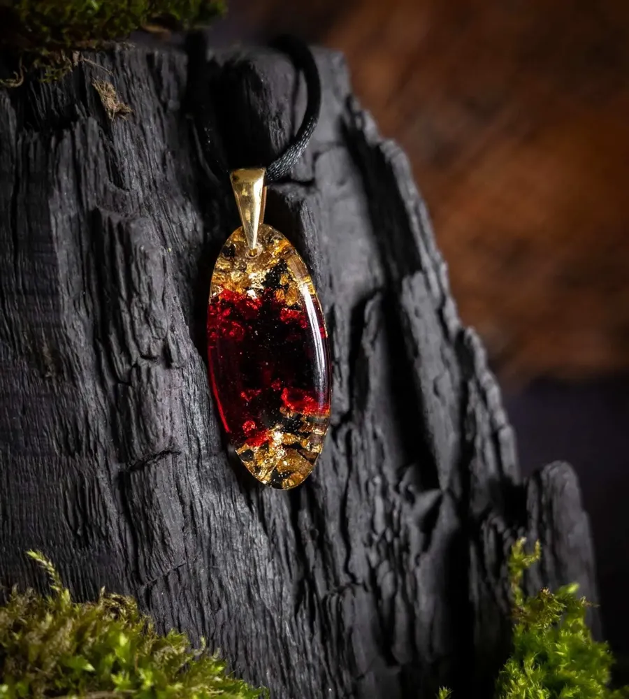 Jewelry - Resin & Gold-Tone Leaf Pendant – Drop, 39x16x6 mm – Red Stardust - GLASS4CANDLES