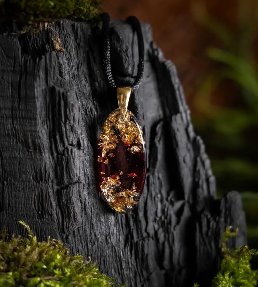 Jewelry - Resin & Gold-Tone Leaf Pendant – Drop, 39x16x6 mm – Red Stardust - GLASS4CANDLES