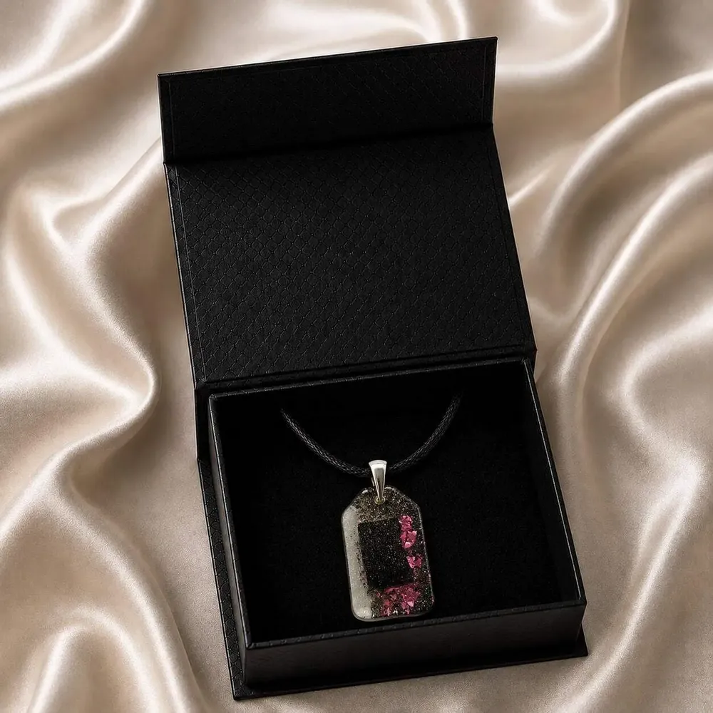 Bijoux - Pendentif en chêne noir et résine – rectangle – Ombres Éternelles - GLASS4CANDLES