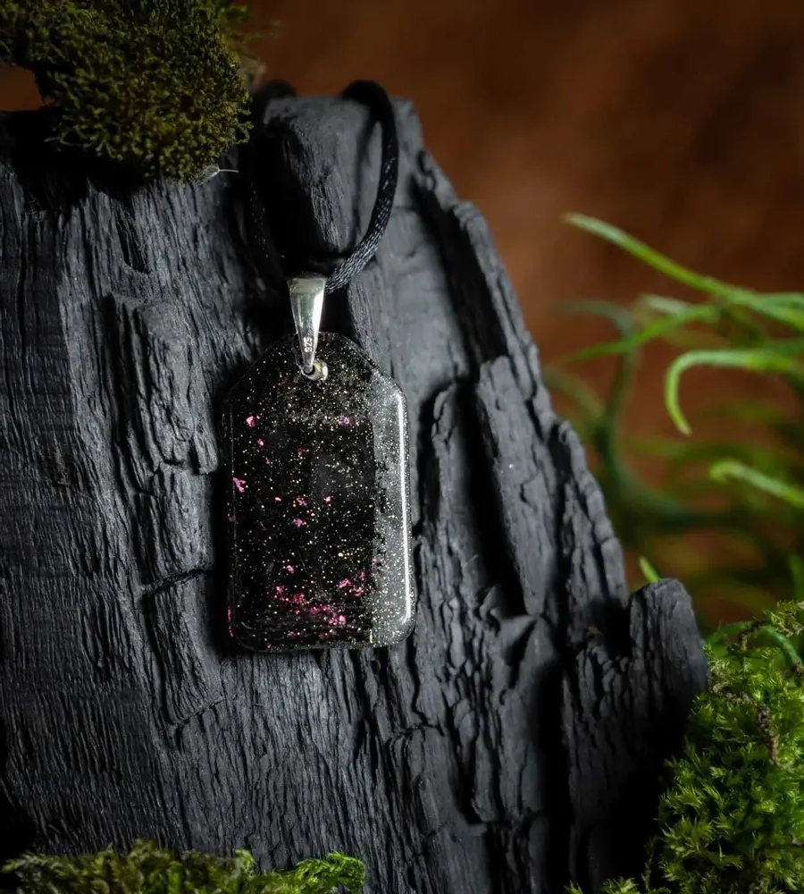 Bijoux - Pendentif en chêne noir et résine – rectangle – Ombres Éternelles - GLASS4CANDLES