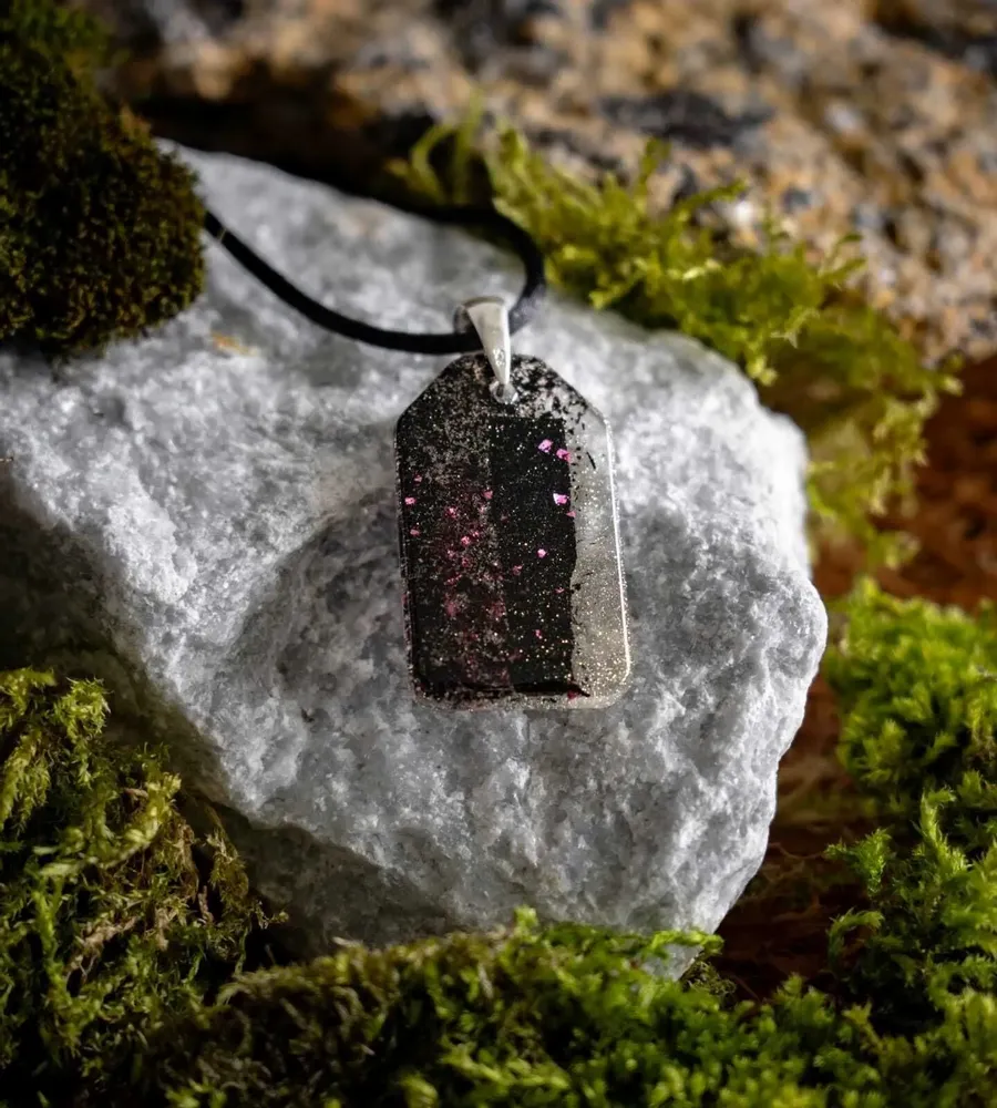 Bijoux - Pendentif en chêne noir et résine – rectangle – Ombres Éternelles - GLASS4CANDLES