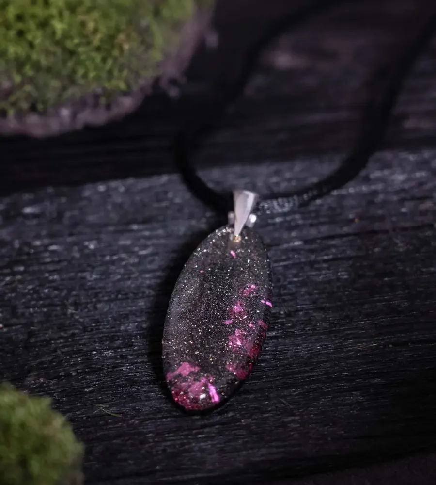 Jewelry - Bog Oak & Resin Pendant – Drop, 39x16x6 mm – Timeless Shadows - GLASS4CANDLES