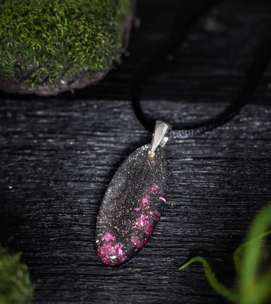 Jewelry - Bog Oak & Resin Pendant – Drop, 39x16x6 mm – Timeless Shadows - GLASS4CANDLES