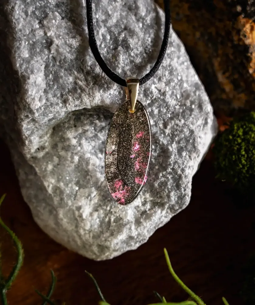 Jewelry - Bog Oak & Resin Pendant – Drop, 39x16x6 mm – Timeless Shadows - GLASS4CANDLES
